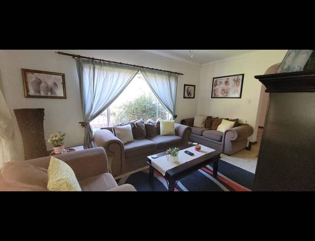 3 BEDROOM HOUSE FOR SALE IN BRACKENHURST
